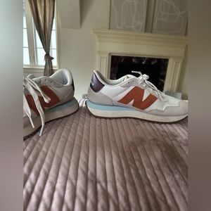 New Balance Womens Shoes/Sneakers. Size 8